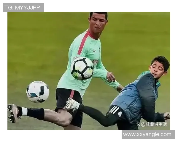 脚最小的足球明星如何用技巧征服绿茵场的传奇故事