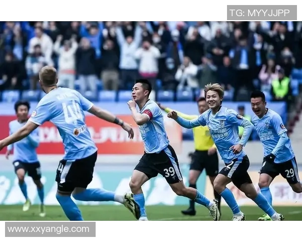 足球巨星再度踏上中国土地球迷热情高涨期待精彩对决