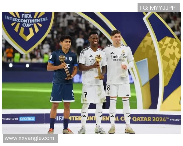 足球明星因场外行为被罚款引发球迷热议与媒体关注